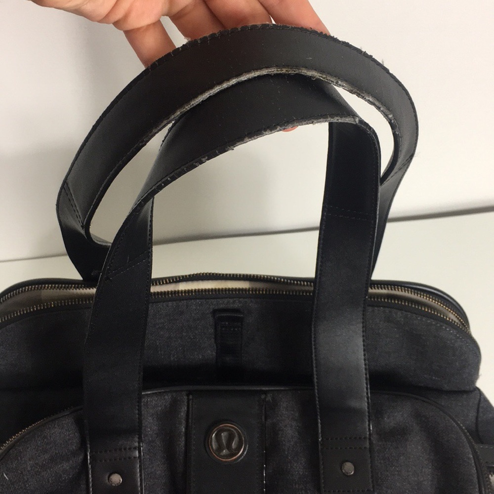 🛑🛑 SOLD!! Lululemon Black Yoga Wool Duffle Bag - Picture 5 of 8